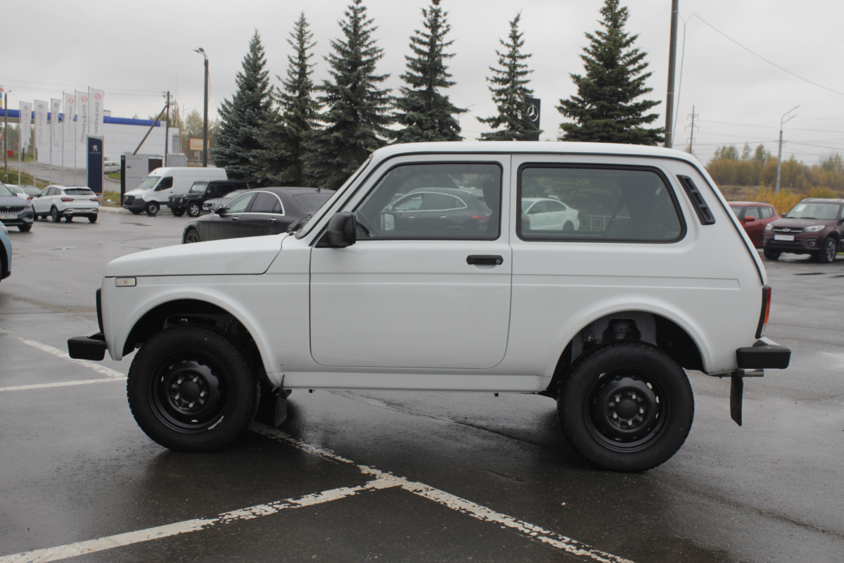 LADA NIVA LEGEND 1.7 MT (83 л.с.) 4WD