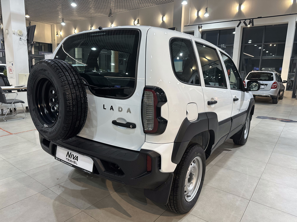 LADA NIVA TRAVEL 1.7 MT (83 л.с.) 4WD