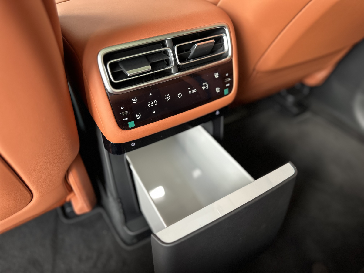 LIXIANG L7 52.3 kWh 1.5hyb AT (449 л.с.) 4WD