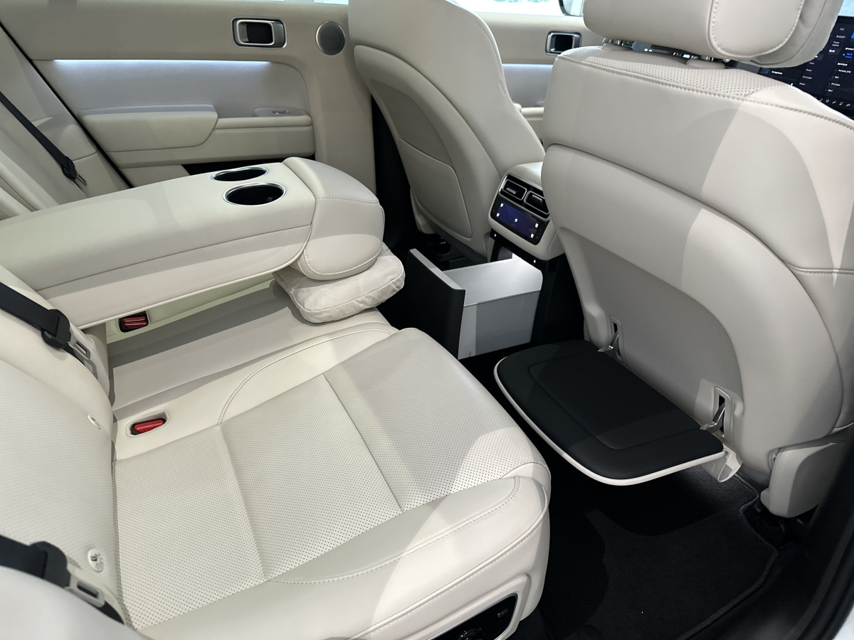 LIXIANG L7 52.3 kWh 1.5hyb AT (449 л.с.) 4WD