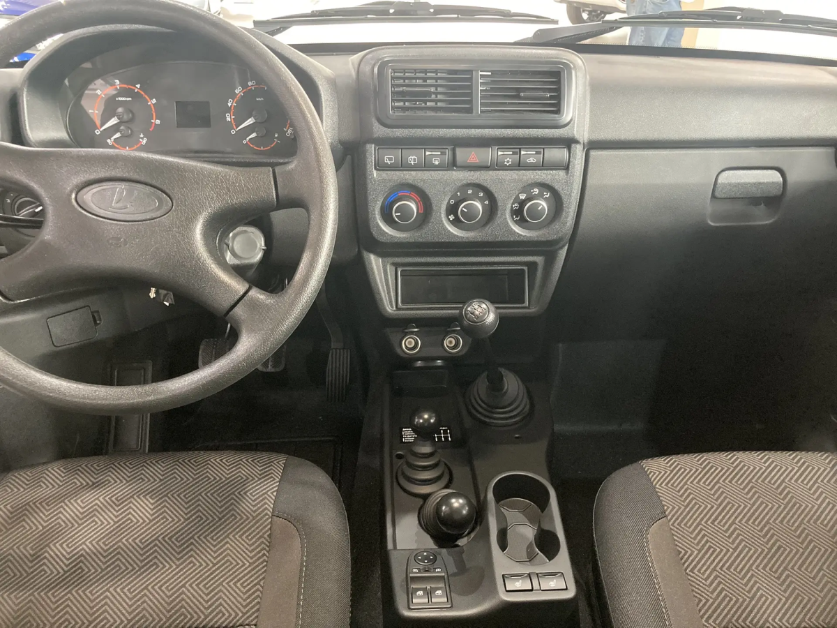LADA NIVA LEGEND 1.7 MT (83 л.с.) 4WD