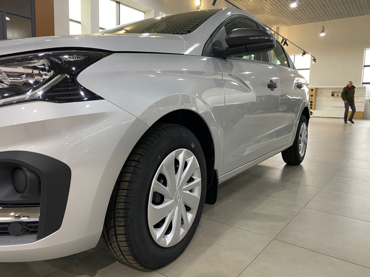 LADA ISKRA 1.6 МT (90 л.с.)
