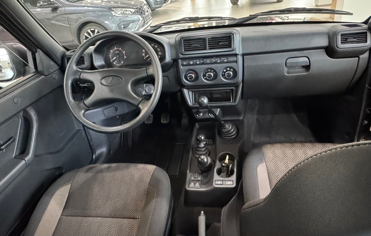 LADA NIVA LEGEND 1.7 MT (83 л.с.) 4WD