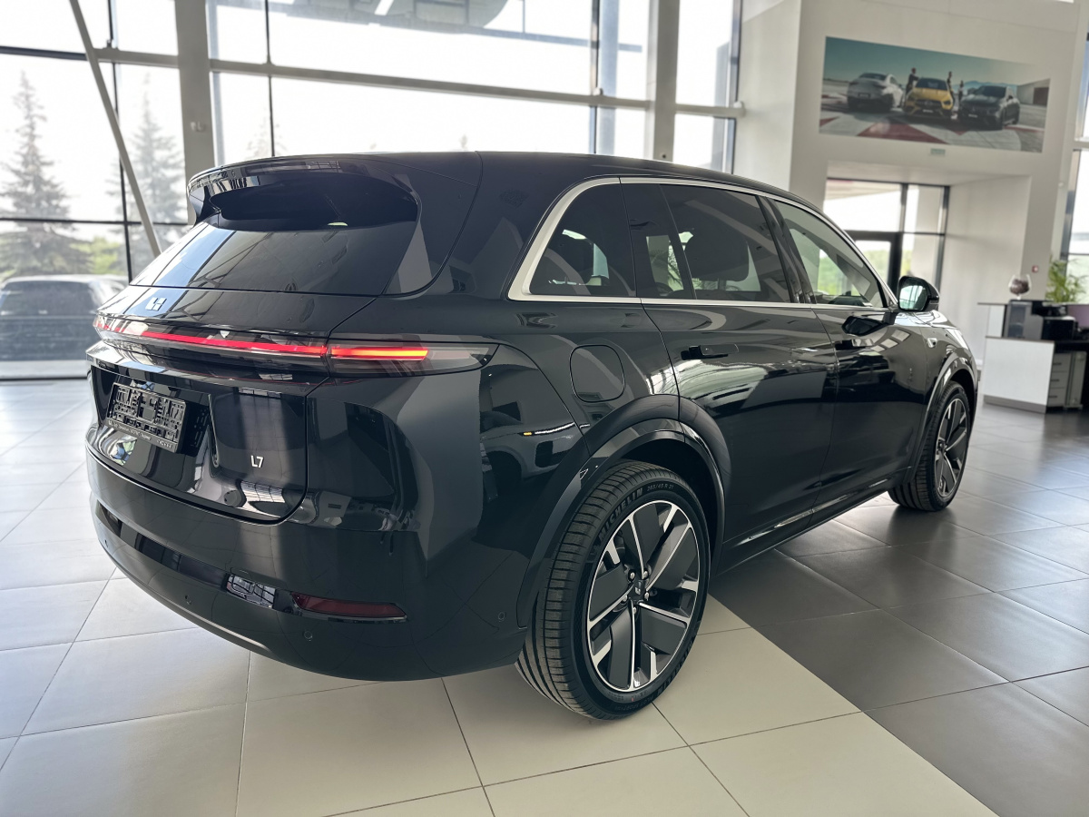 LIXIANG L7 52.3 kWh 1.5hyb AT (449 л.с.) 4WD