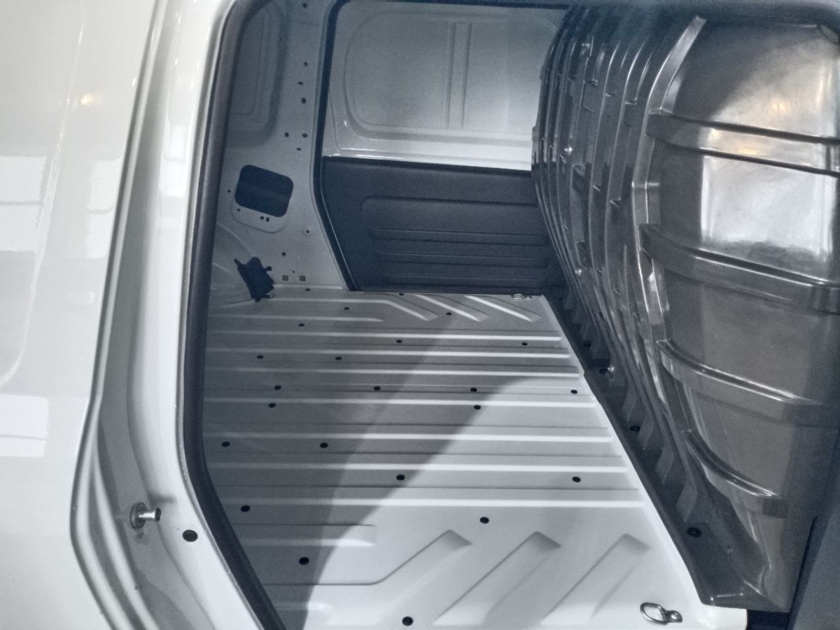 LADA LARGUS 1.6 MT (90 л.с.)