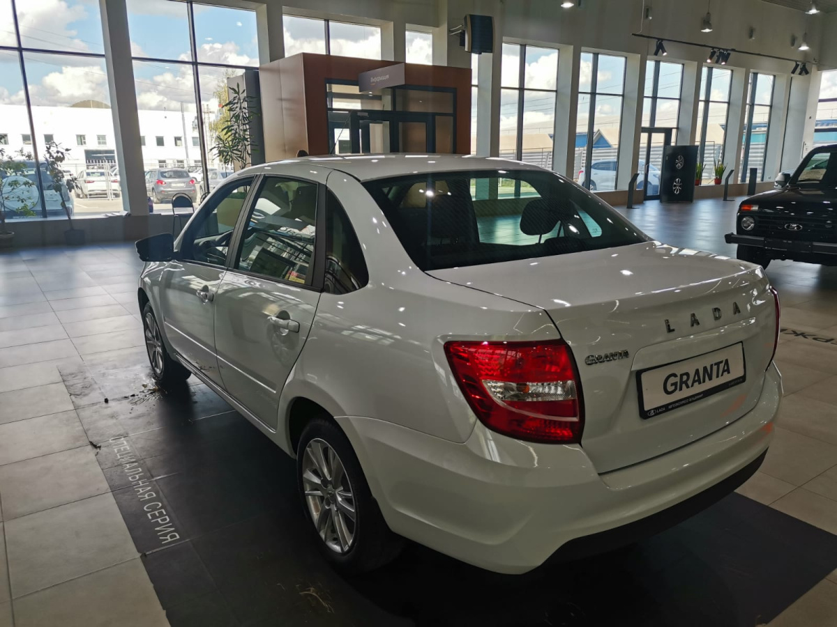 LADA GRANTA 1.6 MT (106 л.с.)