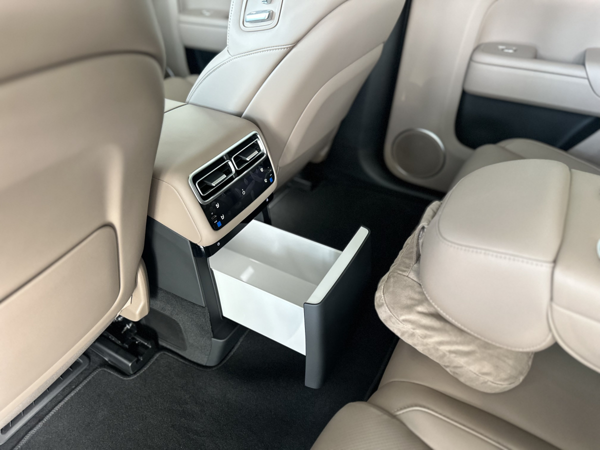 LIXIANG L7 52.3 kWh 1.5hyb AT (449 л.с.) 4WD