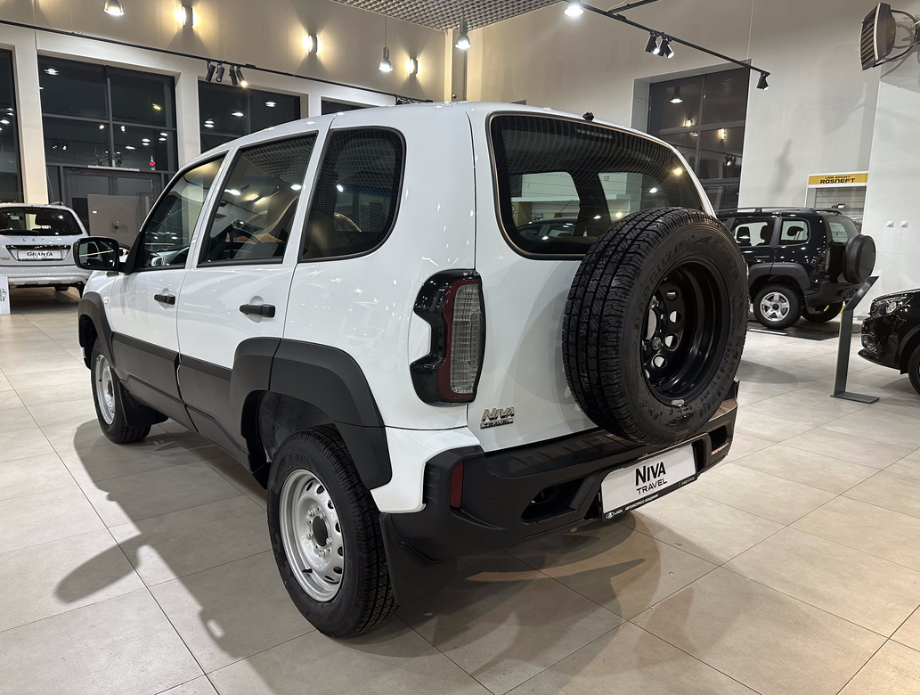 LADA NIVA TRAVEL 1.7 MT (83 л.с.) 4WD