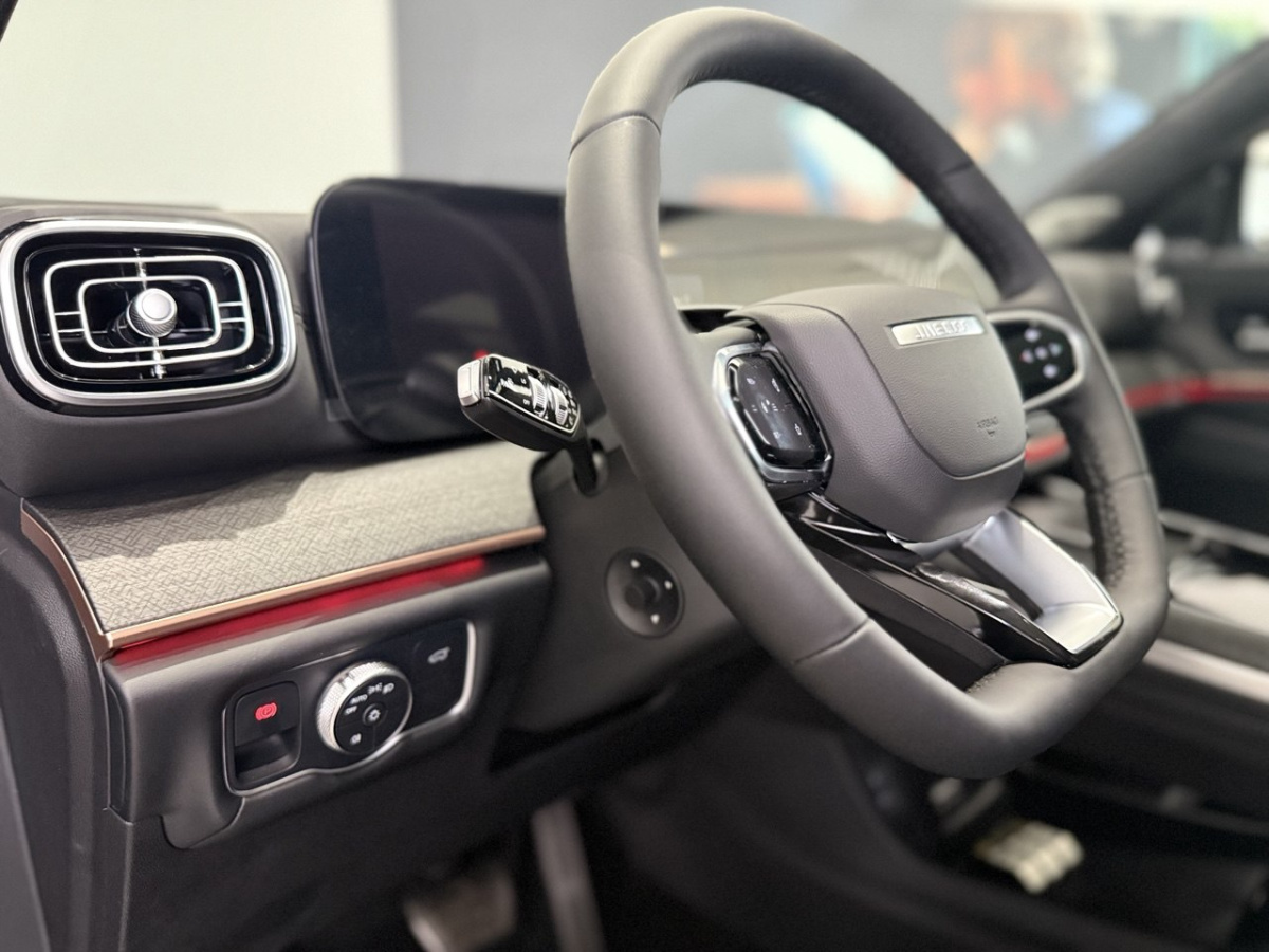 JAECOO J8 2.0 AMT (249 л.с.) 4WD