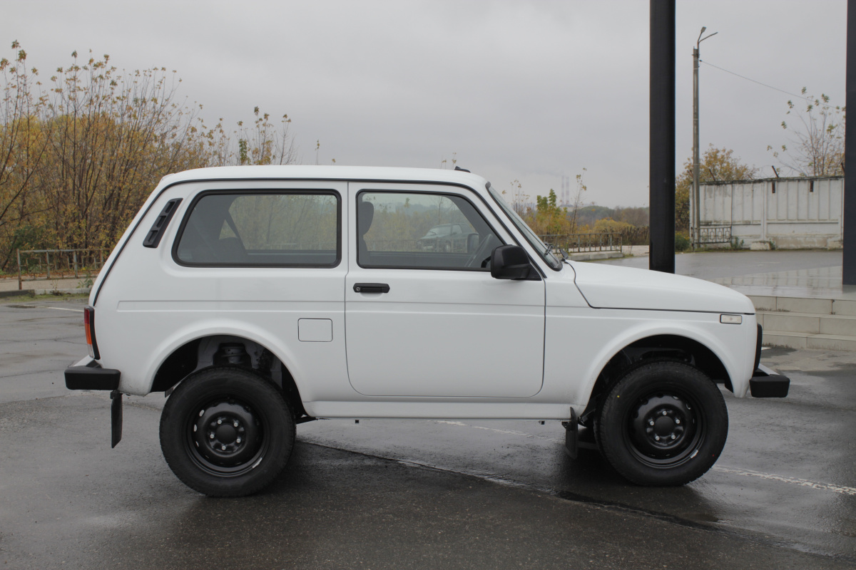 LADA NIVA LEGEND 1.7 MT (83 л.с.) 4WD