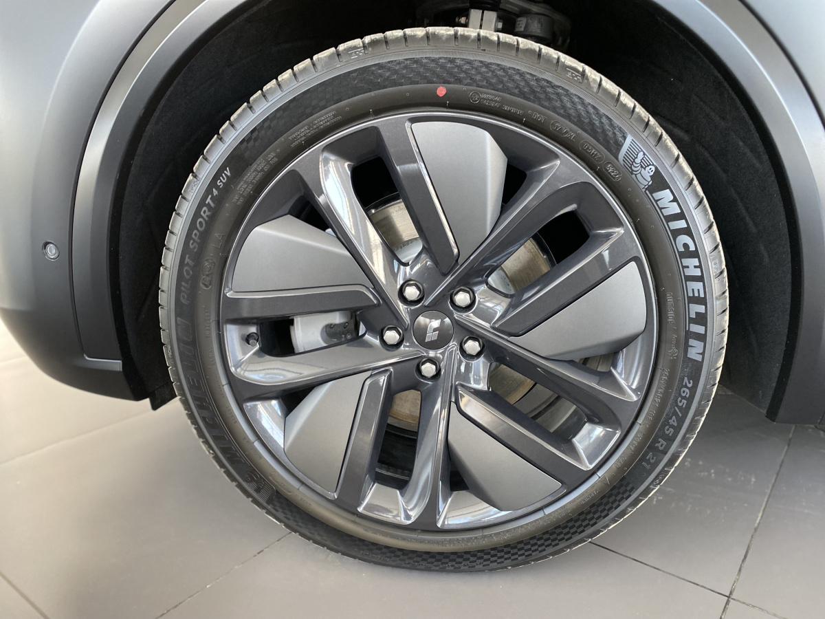 LIXIANG L9 52.3 kWh 1.5hyb AT (449 л.с.) 4WD