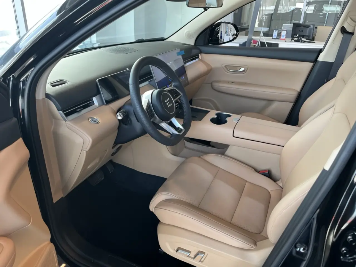 EVOLUTE I-SPACE 1.5hyb CVT (218 л.с.)