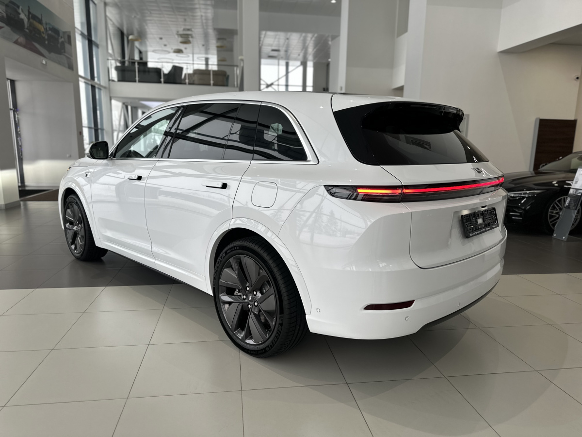 LIXIANG L7 52.3 kWh 1.5hyb AT (449 л.с.) 4WD