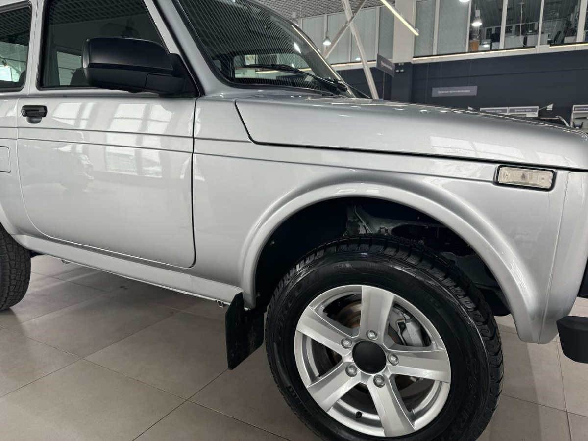 LADA NIVA LEGEND 1.7 MT (83 л.с.) 4WD