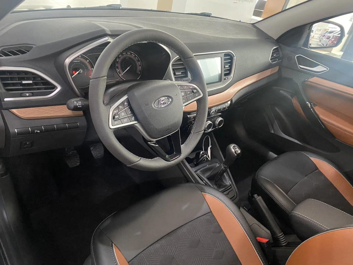 LADA VESTA 1.6 МТ (106 л.с.)
