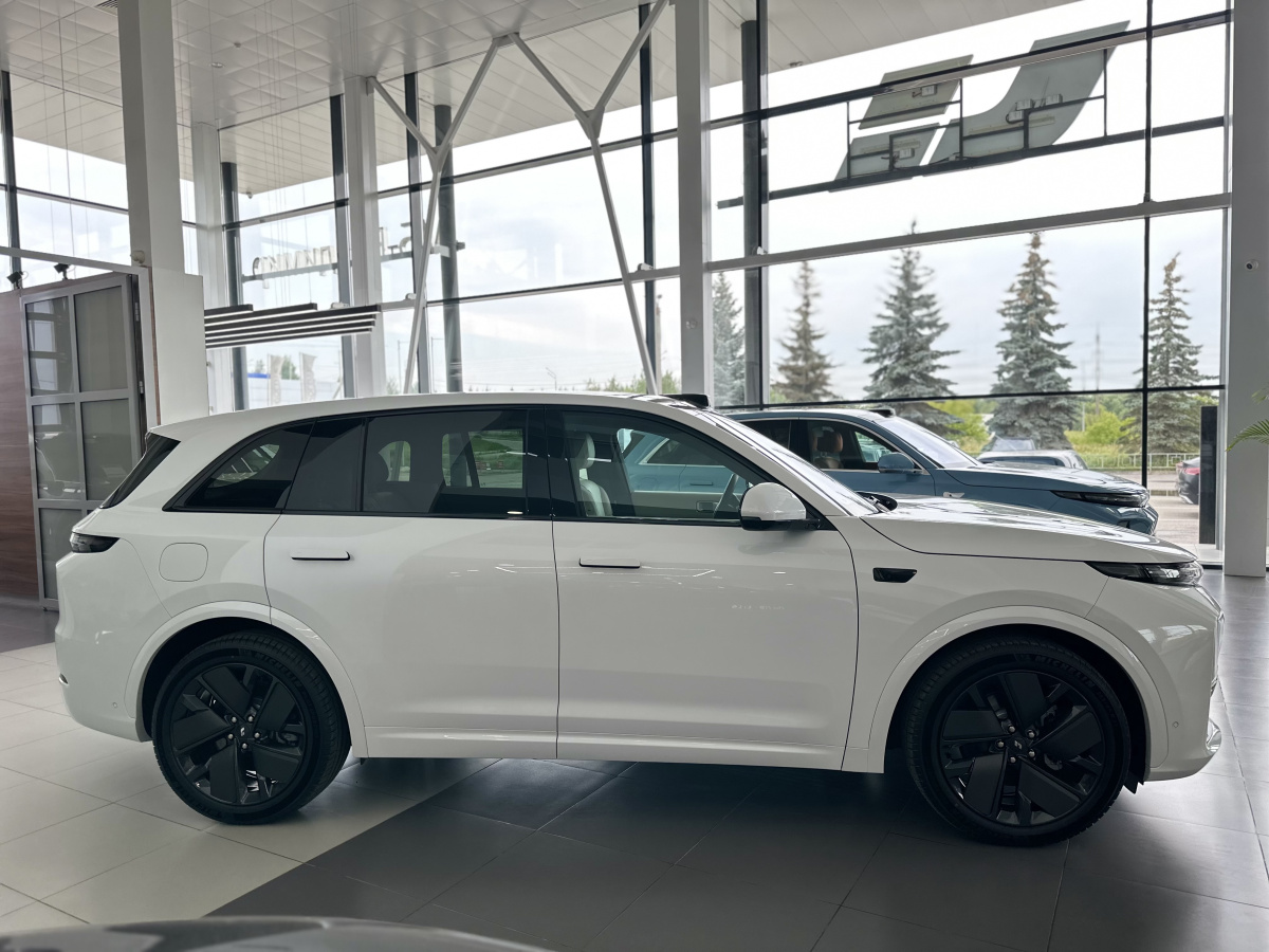 LIXIANG L7 52.3 kWh 1.5hyb AT (449 л.с.) 4WD