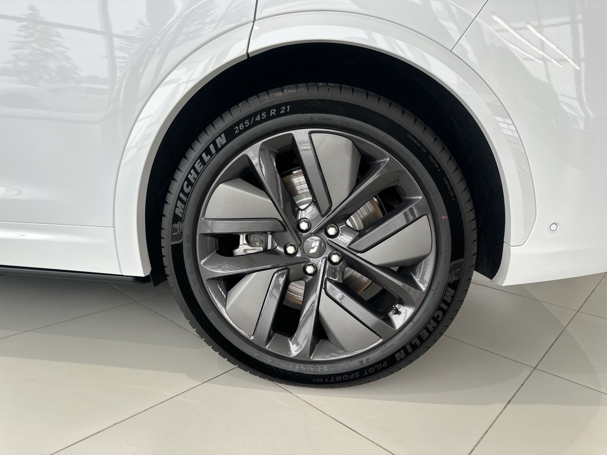 LIXIANG L7 52.3 kWh 1.5hyb AT (449 л.с.) 4WD