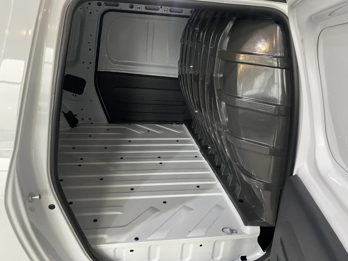 LADA LARGUS 1.6 MT (90 л.с.)