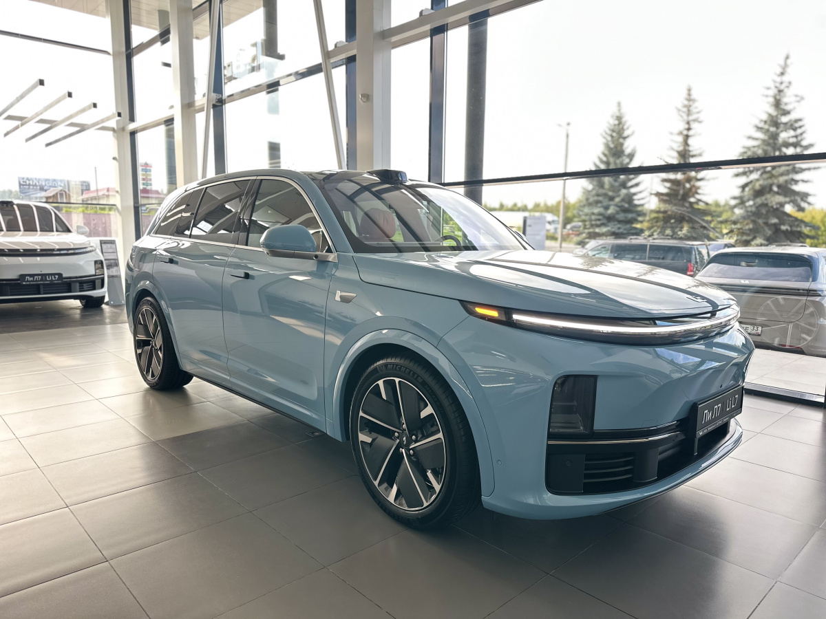 LIXIANG L7 52.3 kWh 1.5hyb AT (449 л.с.) 4WD